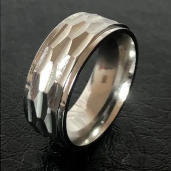 Men's Wedding Band Stainless Steel size 8 Textured Center Ring - Picture 1 of 8